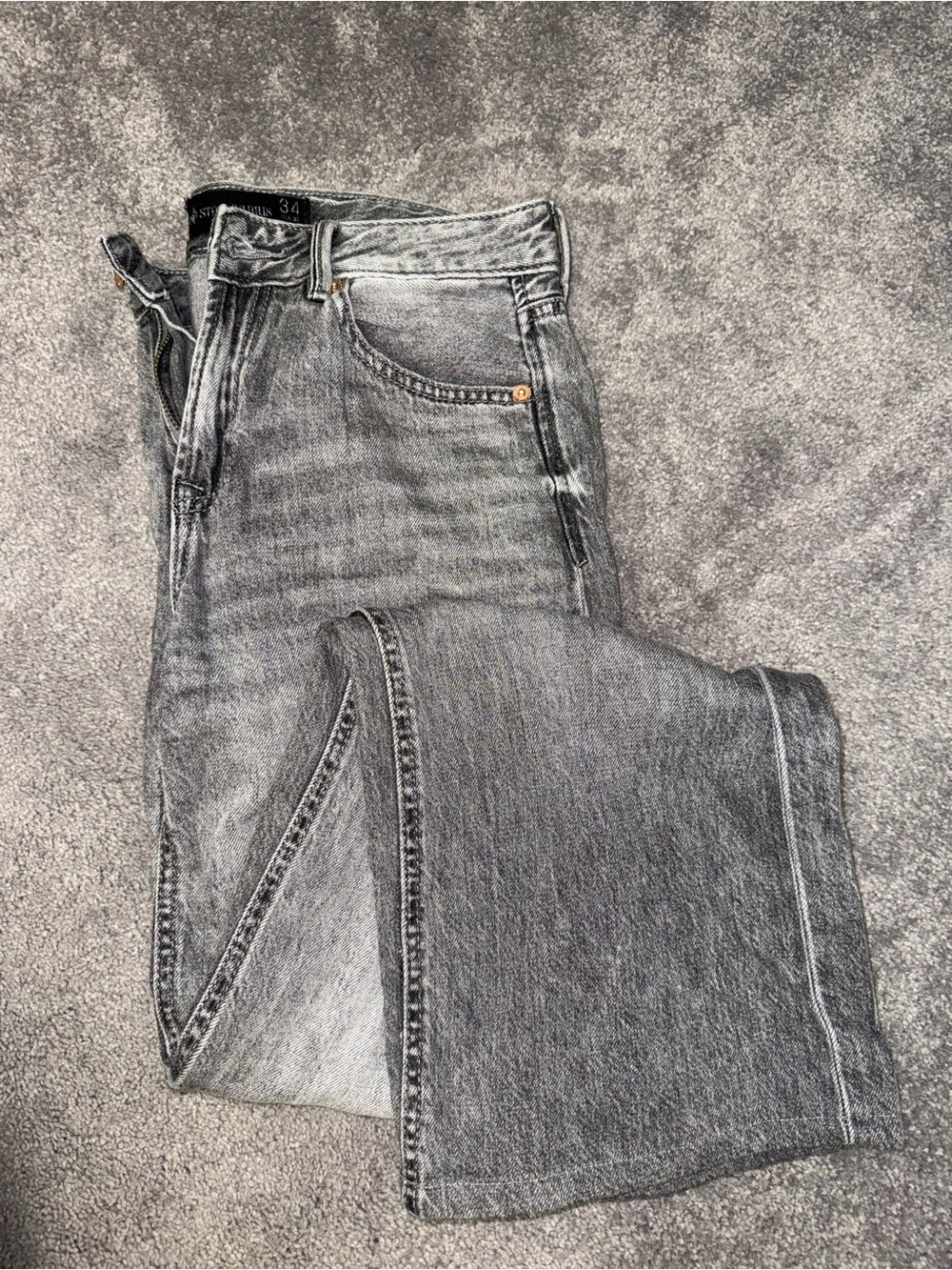 Woman’s Grey Washed Straight-Leg Jeans